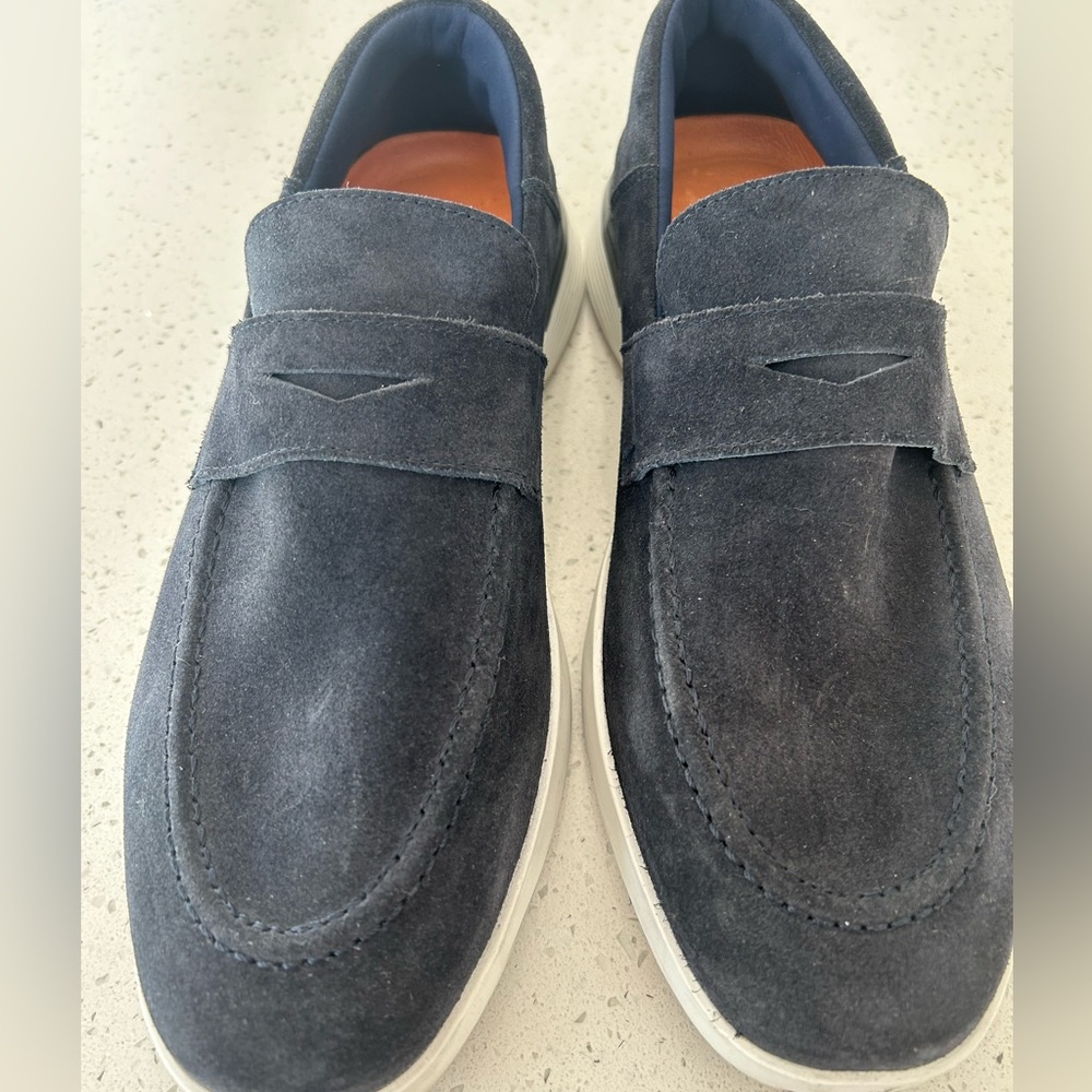 Wolf and Shepherd Men's Crossover Loafers - Picture 3 of 10